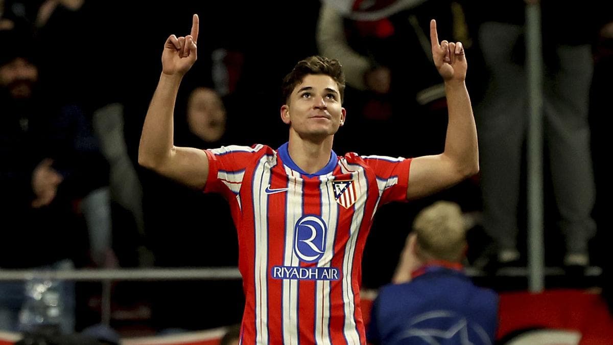 Julian Alvarez choisit le PSG et plante le Barça