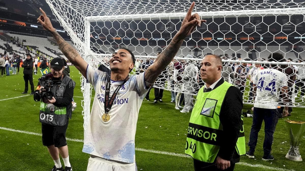 Rogers verrouillé à Aston Villa - le PSG et Arsenal face au mur