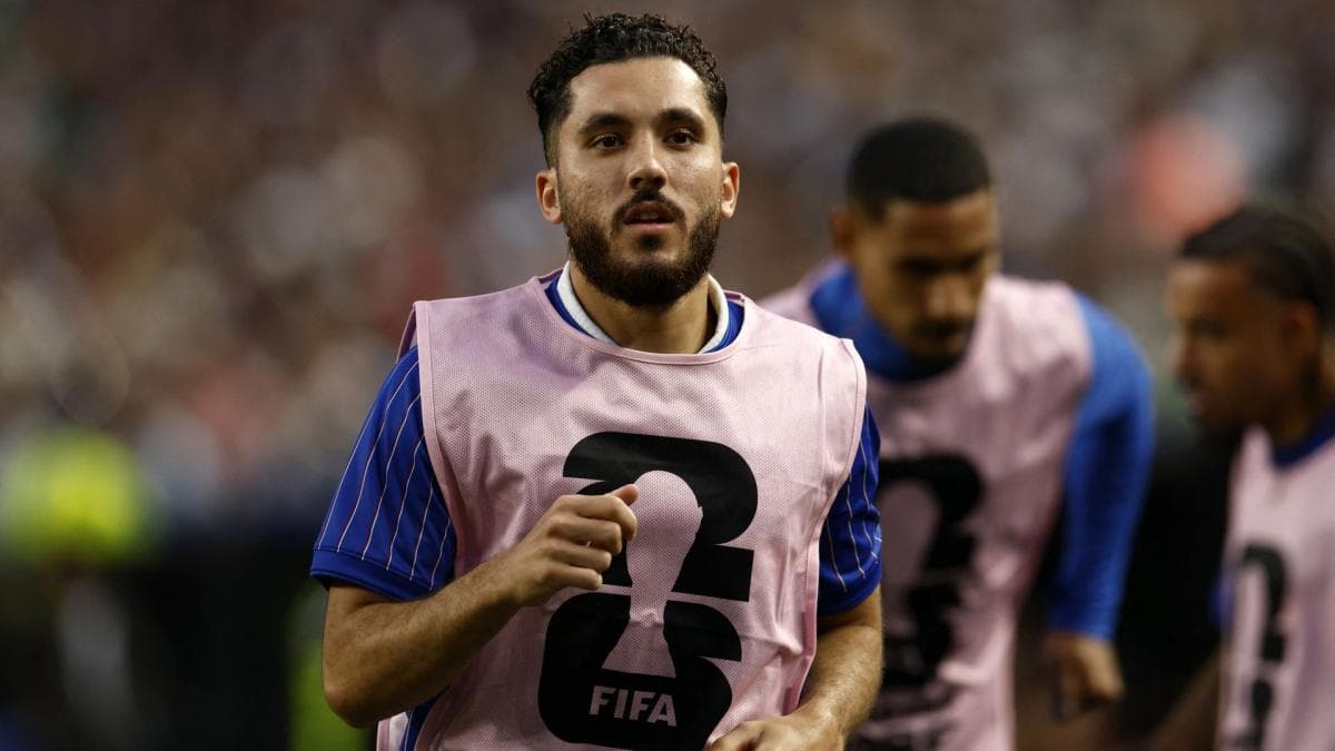 Cherki en apéro diplomatique - les maillots depuis la fenêtre