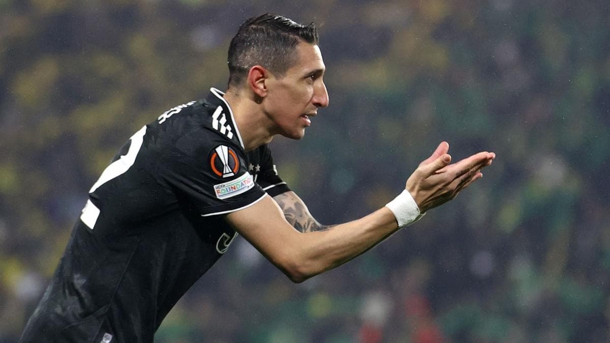 Un chien interrompt Di María en pleine action en Argentine
