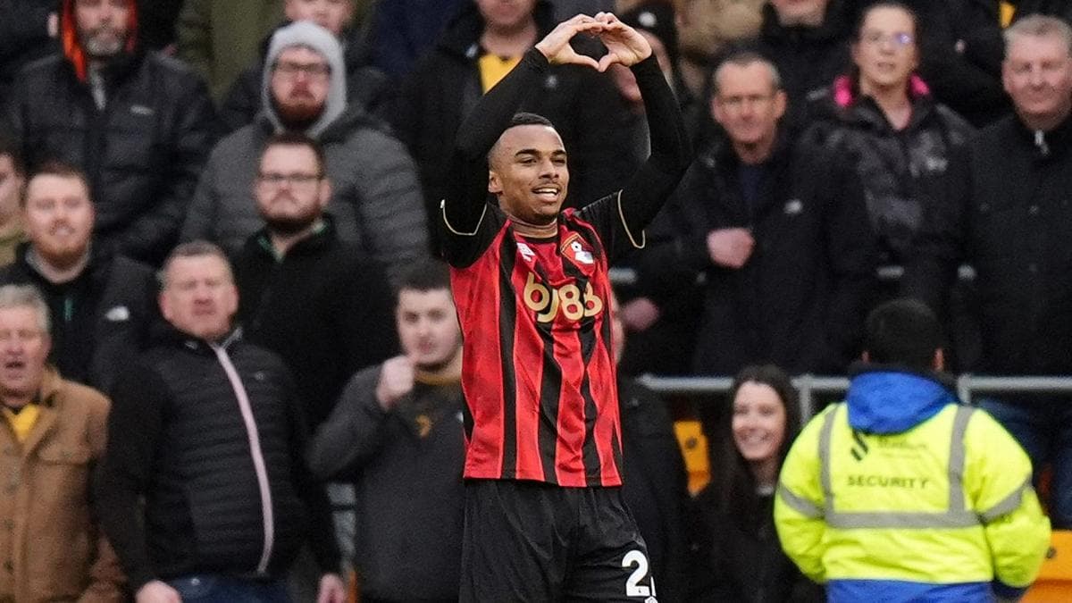 Eli Junior Kroupi entre dans l'histoire de la Premier League