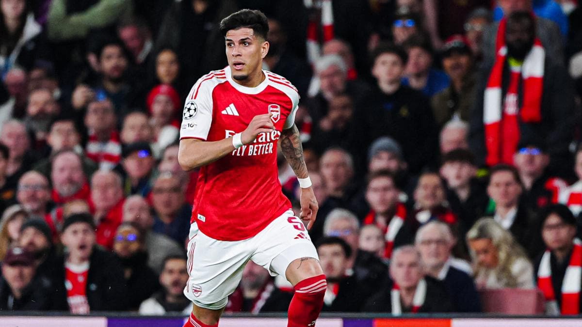 Arsenal officialise Hincapié, le pari défensif qui paie enfin