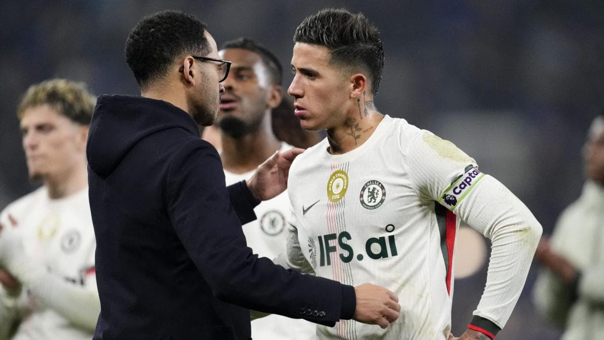 Enzo Fernández sanctionné par Chelsea, Rosenior répond à Pastore