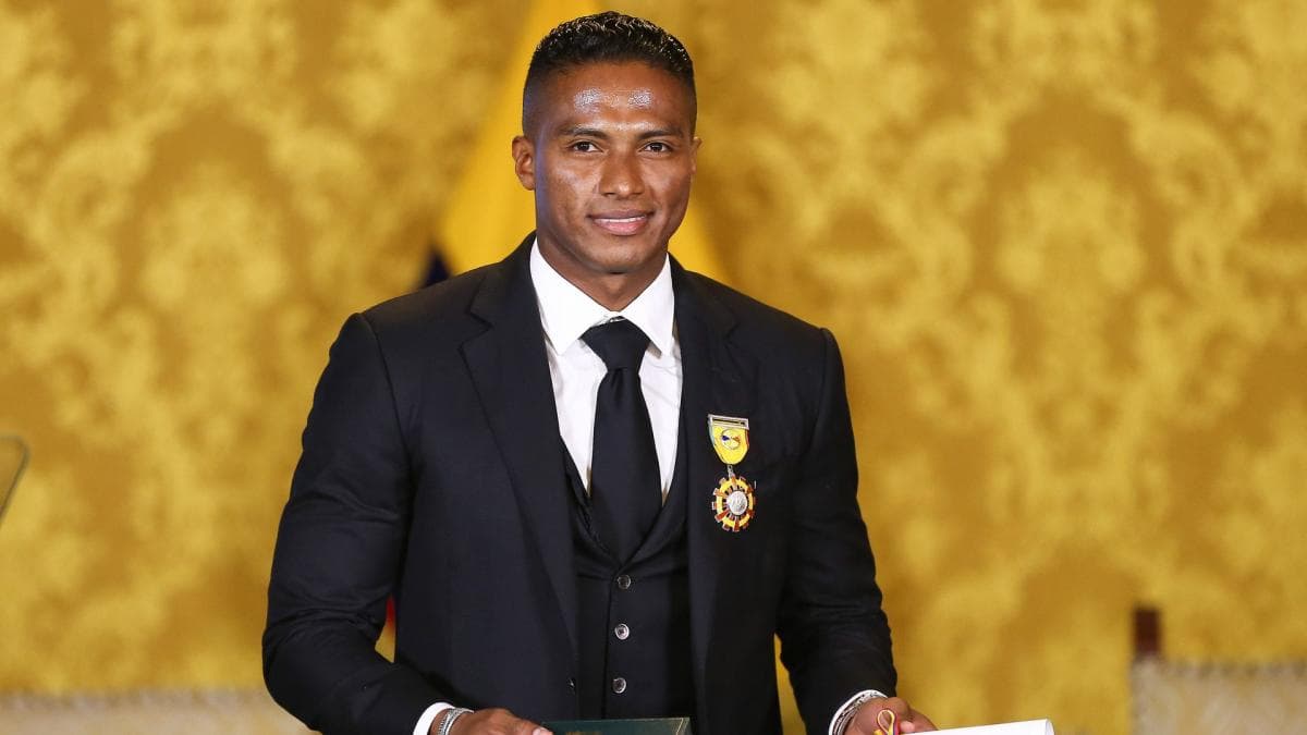 Antonio Valencia sort de sa retraite à 40 ans, un retour qui défie le temps